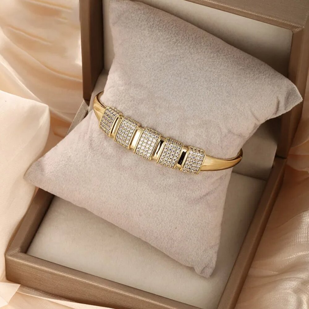 Elegant 14K gold-plated zircon-encrusted bracelet Bangle Cuff - Picture 2 of 3